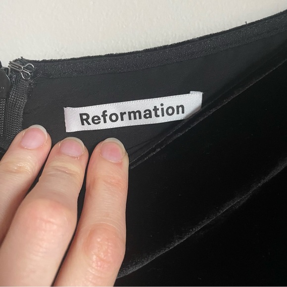 Reformation Black Mini Velvet Skirt with Slit sz 10 - Picture 4 of 9